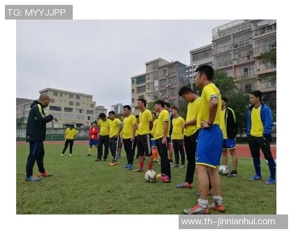 广州足球培训教练员的成长之路与职业发展前景分析 广州足球培训教练员的成长之路与职业发展前景分析