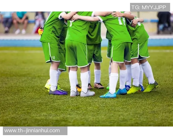 足球绿色队服的魅力与环保理念结合的完美展现